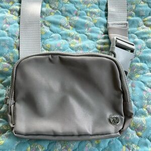 Lulumon Everywhere belt bag